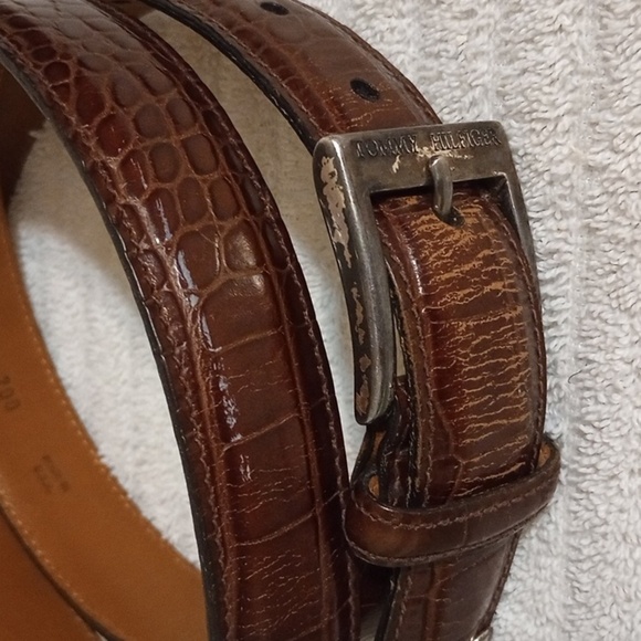 Tommy Hilfiger Brown Leather Belt With Chrome Buckle Compliments Any Outfit - Picture 6 of 7